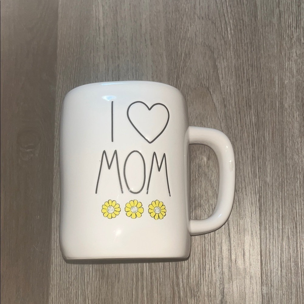 Rae Dunn White 'I Love Mom' Mug
